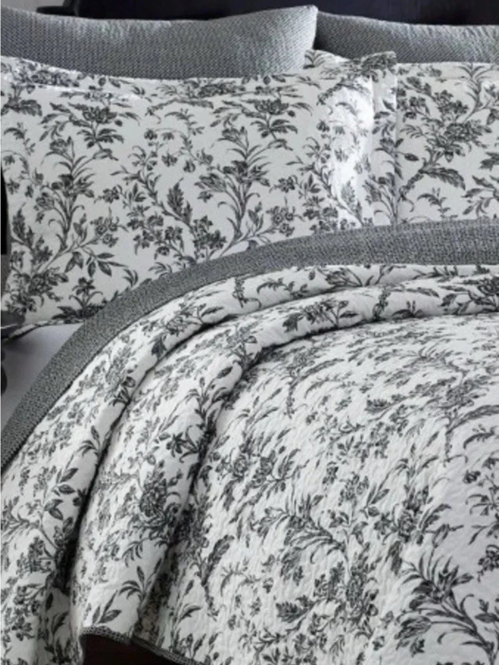 Laura Ashley Full/Queen Amberley Black & White Floral 3pc Reversible Quilt Set